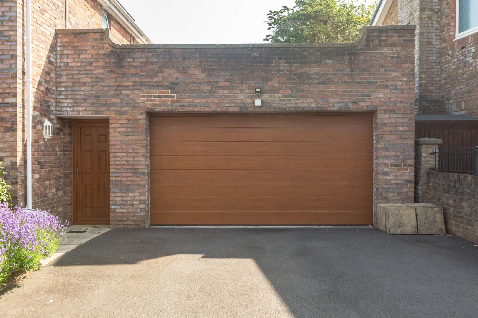 Moorland Avenue, Newton, Mumbles, SA3 4UA
